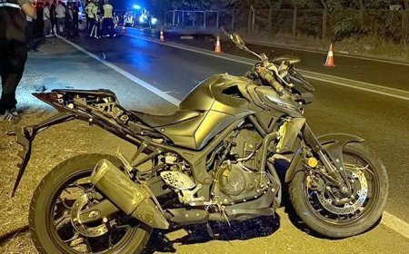 Devrilen motosikletten midibüsün altına savrulan sürücü hayatını kaybetti