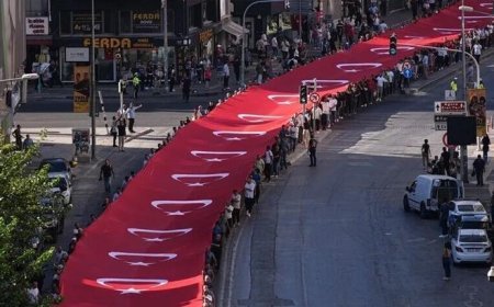 Bakanlar, İzmir'in düşman işgalinden kurtuluşunun 104. yıl dönümünü kutladı