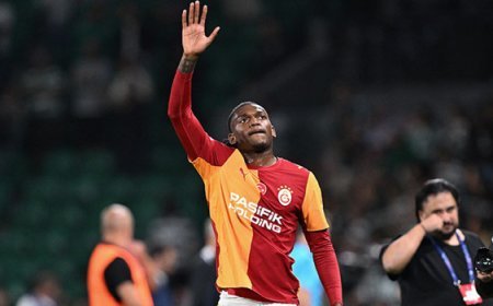 Sporting taraftarından Leao'ya protesto!