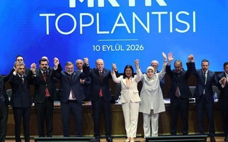 4 belediye başkanı AK Parti'ye katıldı: Rozetlerini Cumhurbaşkanı Erdoğan taktı