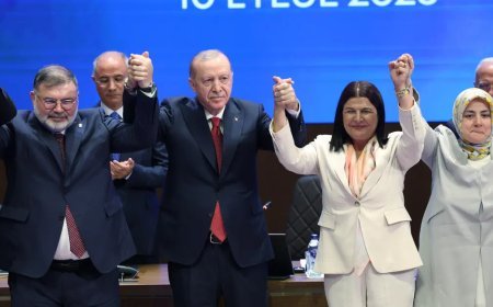 Foça Belediye Başkanı Saniye Bora Fıçı, AK Parti'ye katıldı