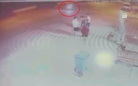 İki motosiklet kafa kafaya çarpıştı! Kaza anı kamerada