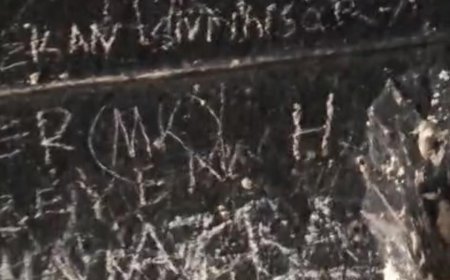 3 bin yıllık Midas Kenti’nde tepki çeken görüntüler! Tarihi duvarlara isim ve şekiller kazıdılar
