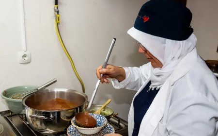 Tadan bir daha istiyor, kaşık kaşık şifa dağıtıyor. Ne tarhana ne mercimek, kuşburnundan yapılıyor