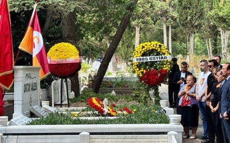 Türk futbolunun ve Galatasaray'ın unutulmaz efsanesi Metin Oktay, kabri başında anıldı