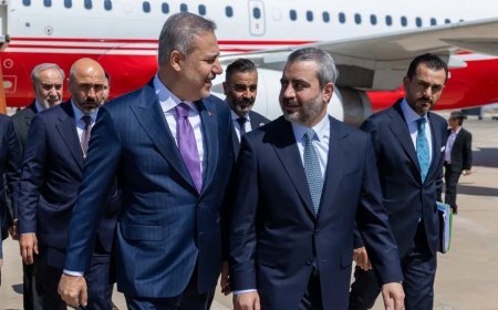 Dışişleri Bakanı Fidan Suriye'de. Cumhurbaşkanı Şara ile görüştü