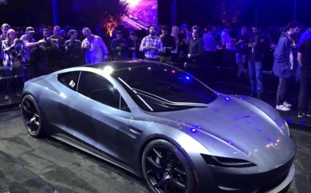Uzun süredir erteleniyordu. Tesla Roadster 1 Ekim'de tanıtılacak