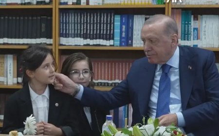 Cumhurbaşkanı Erdoğan öğrencilerle türkü söyledi