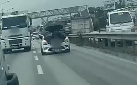 Trafikte şaşkına çeviren olay! Görenler gözlerine inanamadı