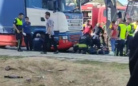 TIR'ın altında kalan yaya ağır yaralandı