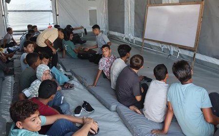 Gazze'de eğitim için umut ve hüzün bir arada! 3 yıl sonra dersler çadırlarda başladı