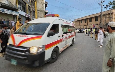 Pakistan’da intihar saldırısı: 12 ölü