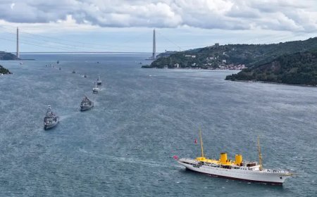 Preveze Deniz Zaferi'nin 488. yılı. İstanbul Boğazı'nda 15 gemiyle geçit töreni