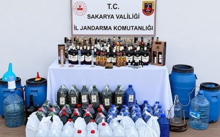 Sakarya'da 400 litre etil alkol ile çok miktarda sahte içki ele geçirildi