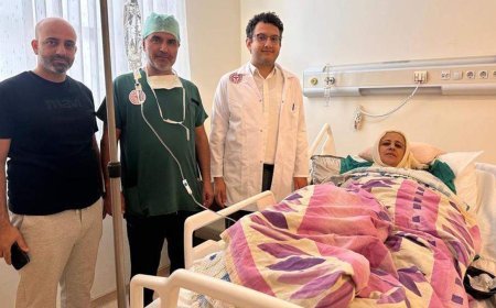 Saray Devlet Hastanesi'nde 2 hastaya total diz protezi ameliyatı