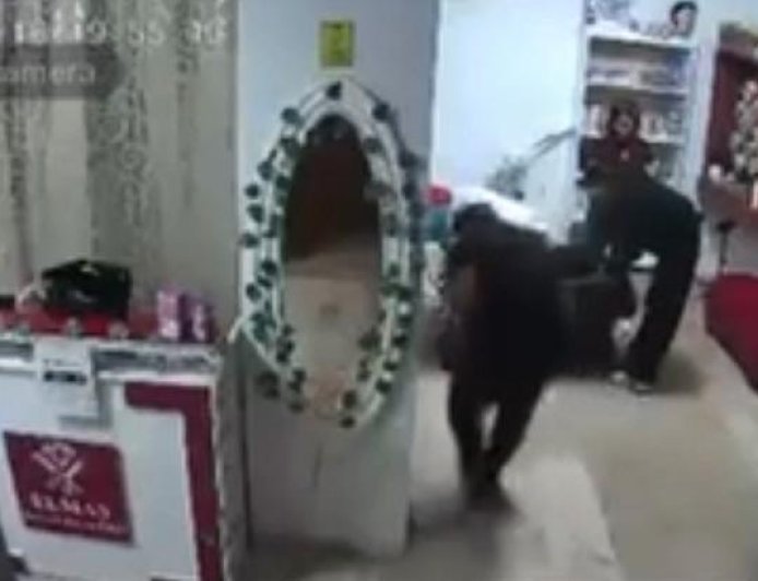 Şarj bahanesiyle yaklaştı! 15 yaşındaki çocuğa sözlü tacizde bulunan şahıs tutuklandı