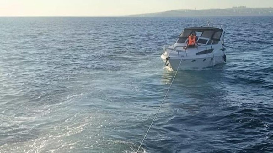 Beylikdüzü açıklarında arızalanıp sürüklenen teknedeki 3 kişi böyle kurtarıldı