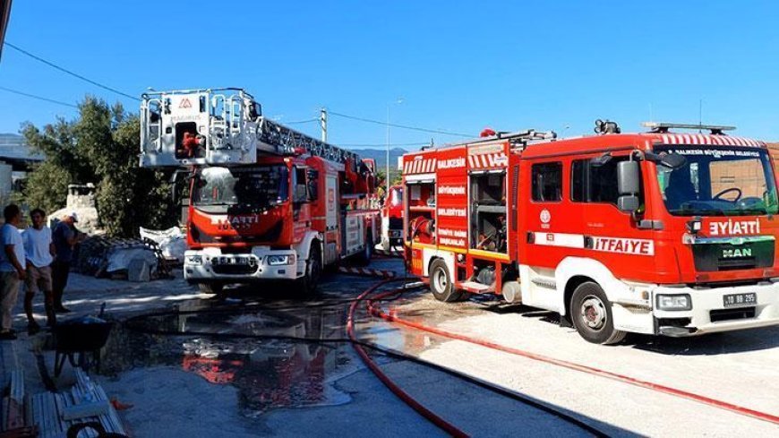 Balıkesir'de çıkan yangında 5 iş yeri zarar gördü