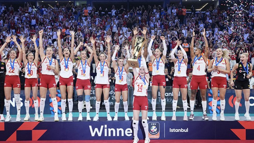 Bakan Bak, Avrupa şampiyonu A Milli Kadın Voleybol Takımı'nı tebrik etti