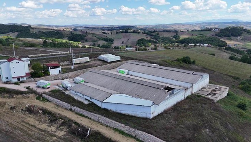 Kocaeli'de çürümeye bırakılan Ahbap deposundaki yardım malzemeleri görüntülendi