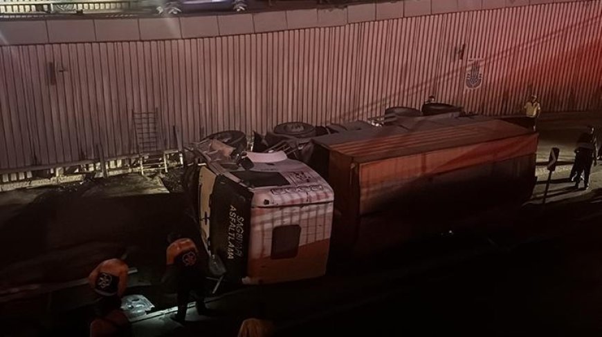 Avcılar'da asfalt kamyonu alt geçide düştü: Yol çift yönlü trafiğe kapatıldı