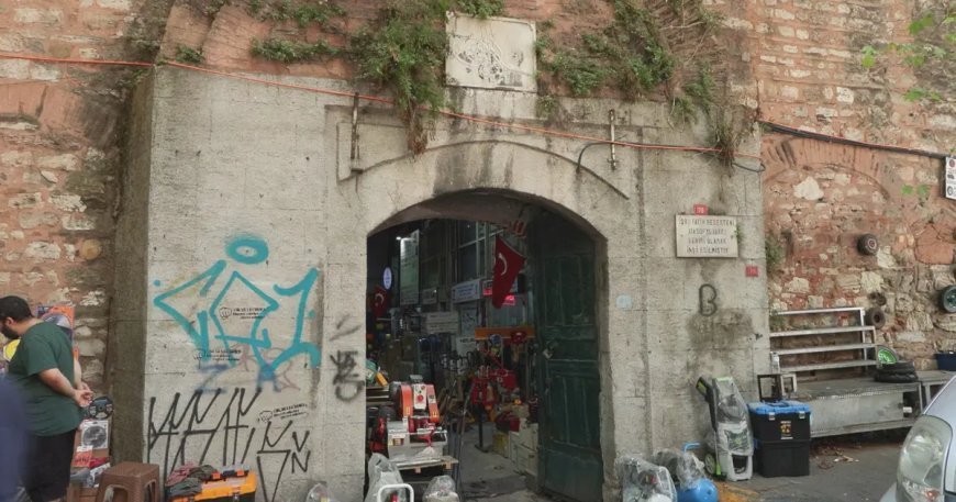 Osmanlı yapısı Galata Bedesteni üzerinde tepki çeken görüntü