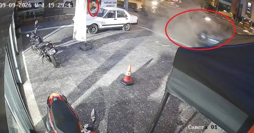 Antalya'da feci kaza: Motoru fırladı, yaya 5 saniyeyle kurtuldu