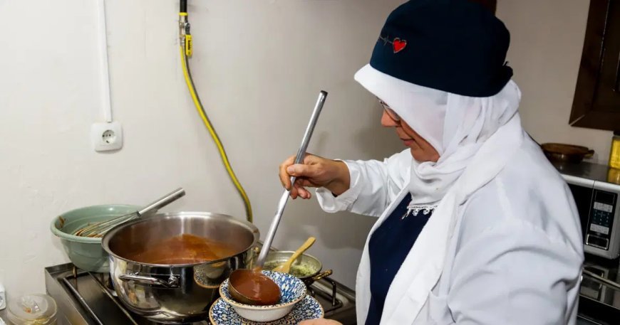 Tadan bir daha istiyor, kaşık kaşık şifa dağıtıyor. Ne tarhana ne mercimek, kuşburnundan yapılıyor