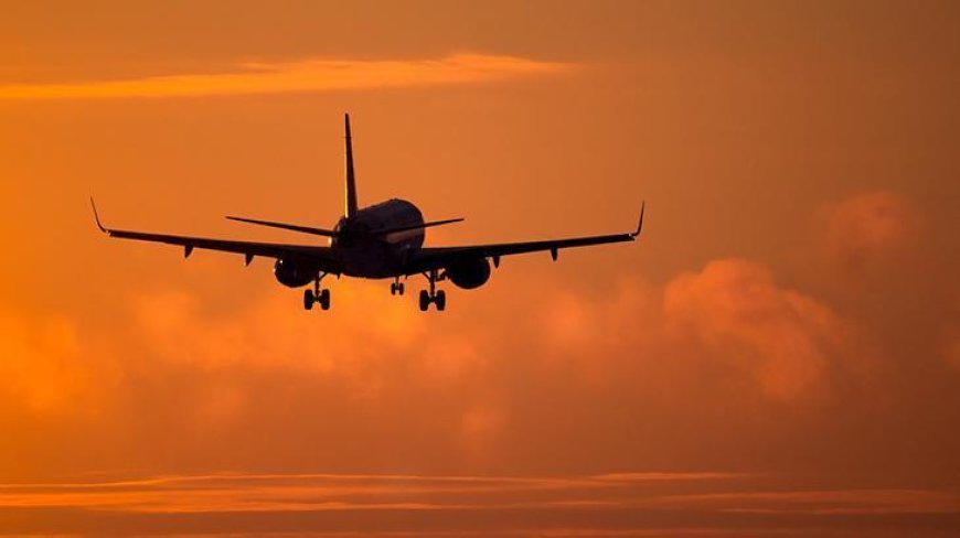 Uçakta şoke ede anlar! Yolcular neye uğradığını şaşırdı: 'Tamamen soyundu'