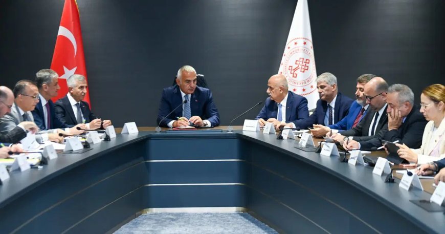 Bakan Ersoy, Kahramanmaraş’ta valiler, belediye başkanları ve milletvekilleriyle görüştü