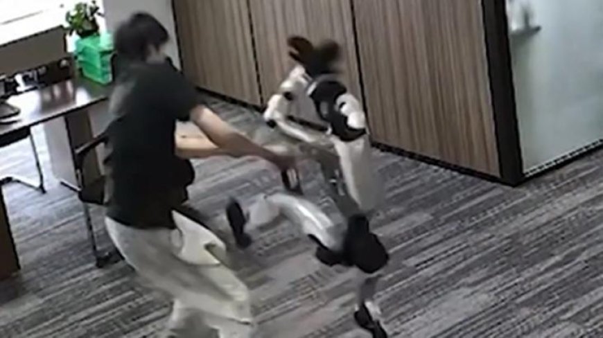Bilim kurgu gerçeğe dönüştü! İnsansı robot, geliştiricisini dövdü