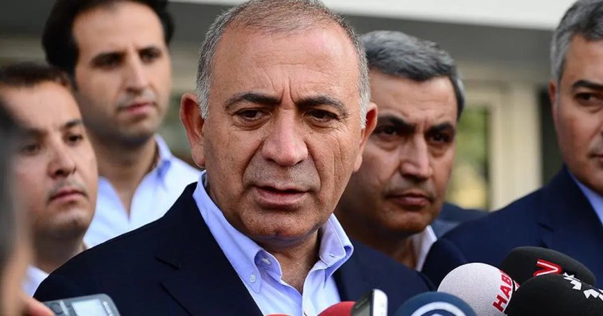 CHP İstanbul İl Kongresi'yle ilgili tedbir kararı kaldırıldı. Tekin'in görevi sona erdi