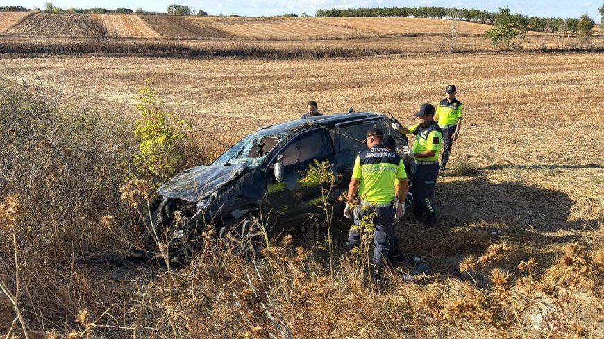 Ergene’de otomobil takla atarak tarlaya devrildi: 1 ölü, 2 yaralı