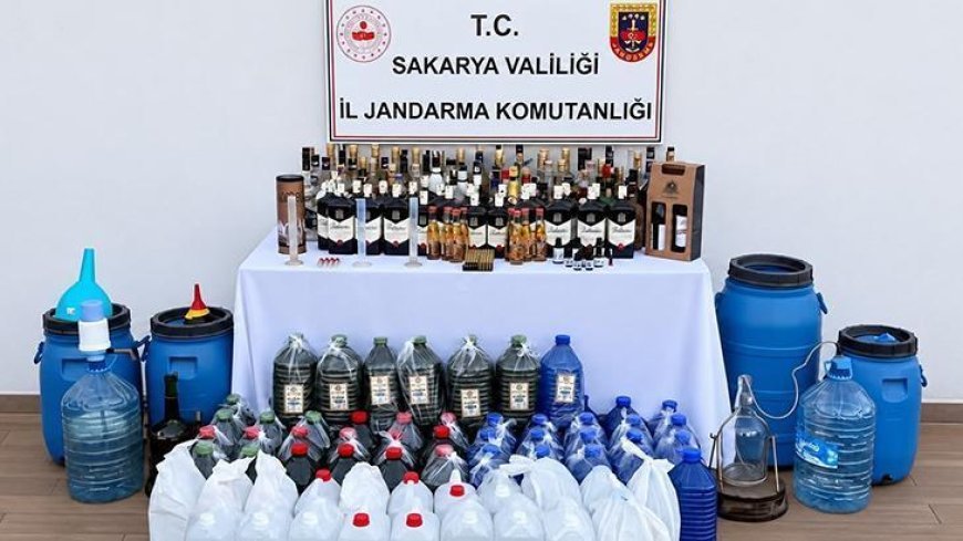 Sakarya'da 400 litre etil alkol ile çok miktarda sahte içki ele geçirildi
