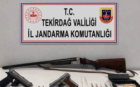 Evinde ruhsatsız silahlar ele geçen şüpheli gözaltında