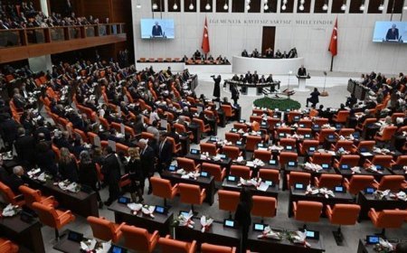 İletişim Başkanı Burhanettin Duran'dan Yeni Parti Grubu'na tepki