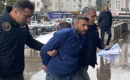 Bayrağı çöpe attı ‘vatan hainleri’ diye paylaşım yaptı