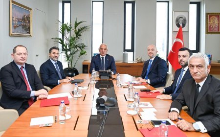 Bakan Ersoy ve THY yönetiminden turizm zirvesi