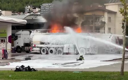 Akaryakıt istasyonunda tanker patladı, yangın yanındakine de sıçradı