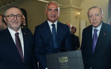 Bakan Ersoy, Bursevî’nin 300 yıllık mirasını Cumhurbaşkanı Erdoğan’a takdim etti