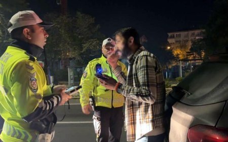 Alkolmetreyi üflemedi, kimlik numarasını soran polise, 'okumam yazmak yok’ dedi