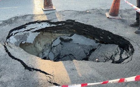 Beşiktaş'ta ana caddede yol çöktü! “Okul servisi geçiyordu”