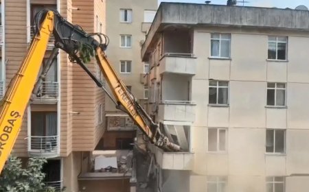 Maltepe'de çöken binada kontrollü yıkım sürüyor