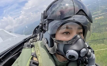 Kraliçeden tarihi uçuş! Savaş uçağını tek başına kullandı, kraldan anlamlı jest