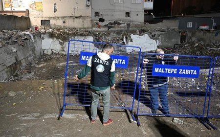 Maltepe'de kısmen çöken binanın enkazında çalışmalar tamamlandı