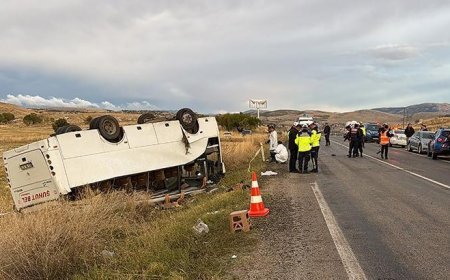Afyonkarahisar Şuhut'ta işçi servisi devrildi: Çok sayıda yaralı var