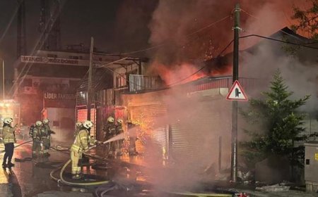 Esenyurt’ta yorgan imalathanesi alev alev yandı