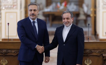 Bakan Fidan, İranlı mevkidaşı Arakçi ile telefonda görüştü