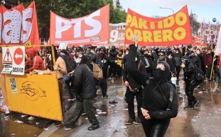 Arjantin’de üniversite bütçesi protestolarında göstericiler polisle çatıştı: İşte bölgeden sıcak görüntüler...