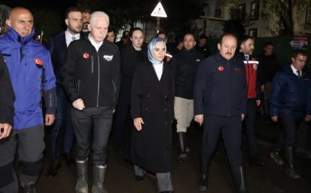Bakan Göktaş, selden etkilenen Ayazağa'da! '212 personelimiz, 39 araçla sürekli sahadayız'